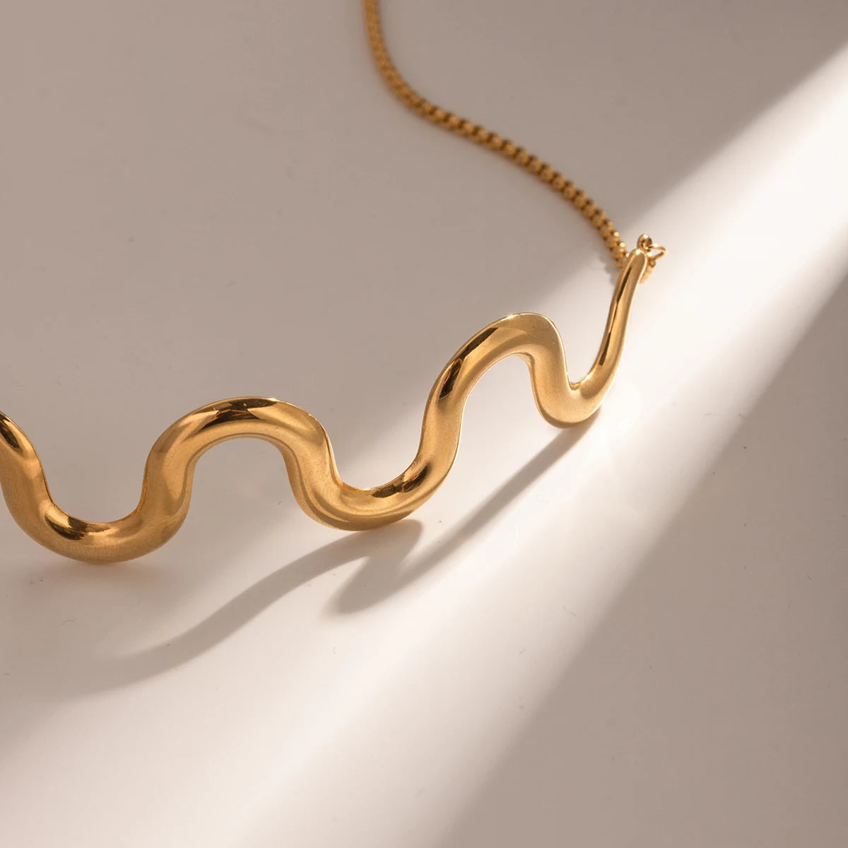 Wave Pull-Out Necklace